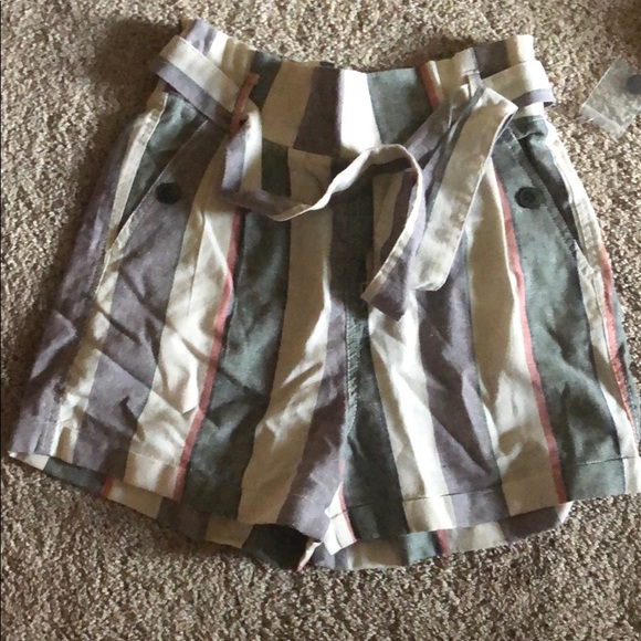 Striped shorts - Picture 2 of 2